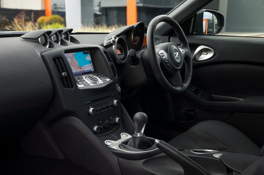 Интерьер Nissan 370Z (Z34) 2012 года  (AU) (фото 7 из 32)